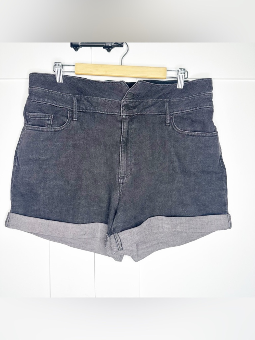 Banana Republic black wash jean shorts 16 high waisted rolled 4” plus size denim